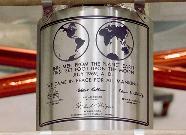 Apollo 11 plaque